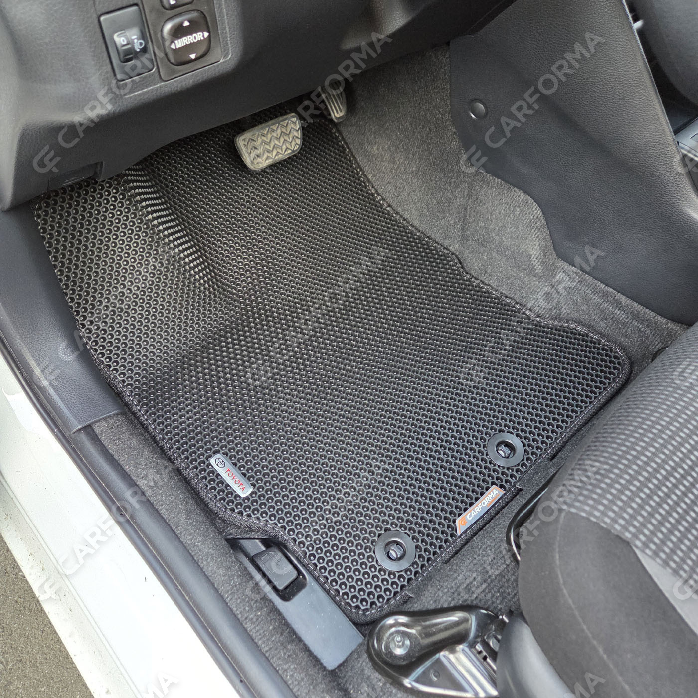 Ворсовые коврики на Toyota Yaris L 2013&nbsp;-&nbsp;2026 в Томске